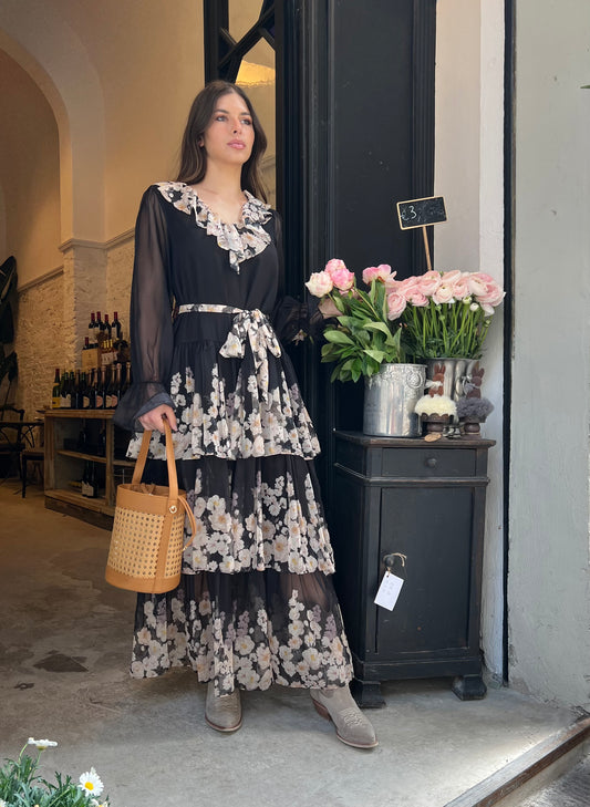 Abito nero con fiori