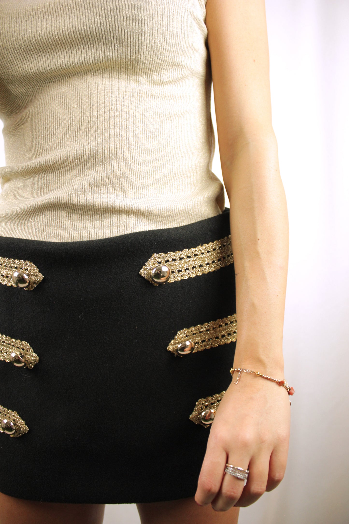 Minigonna con dettagli oro