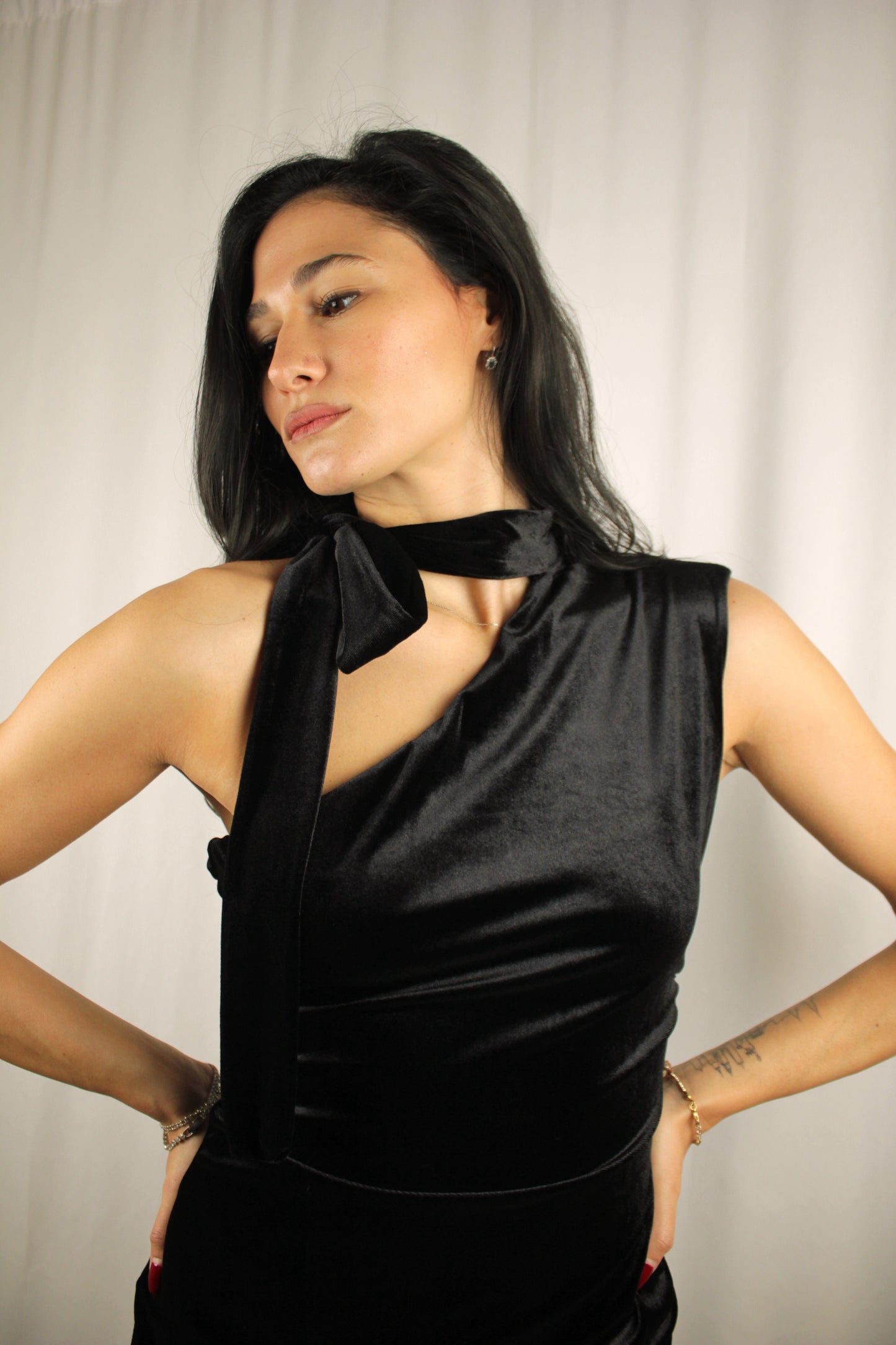 Mini-abito in velluto con fiocco