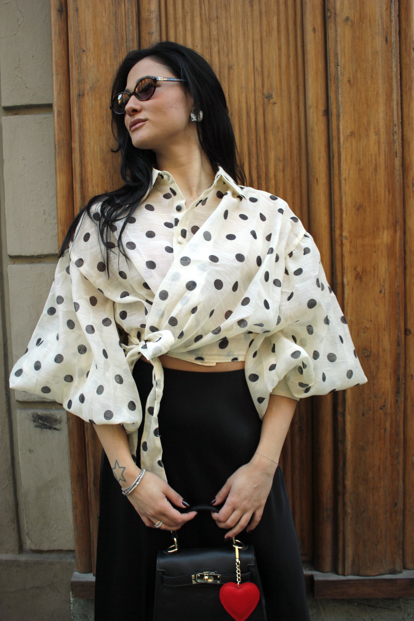 Camicia pois con manica a sbuffo